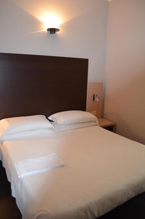 Hotel Aiglon Римини Стая снимка