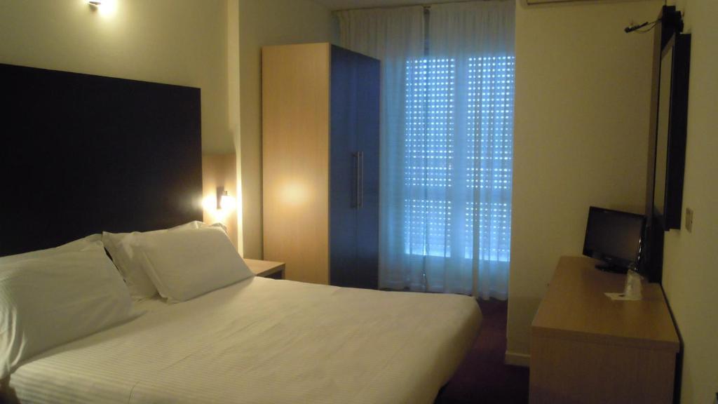Hotel Aiglon Римини Стая снимка