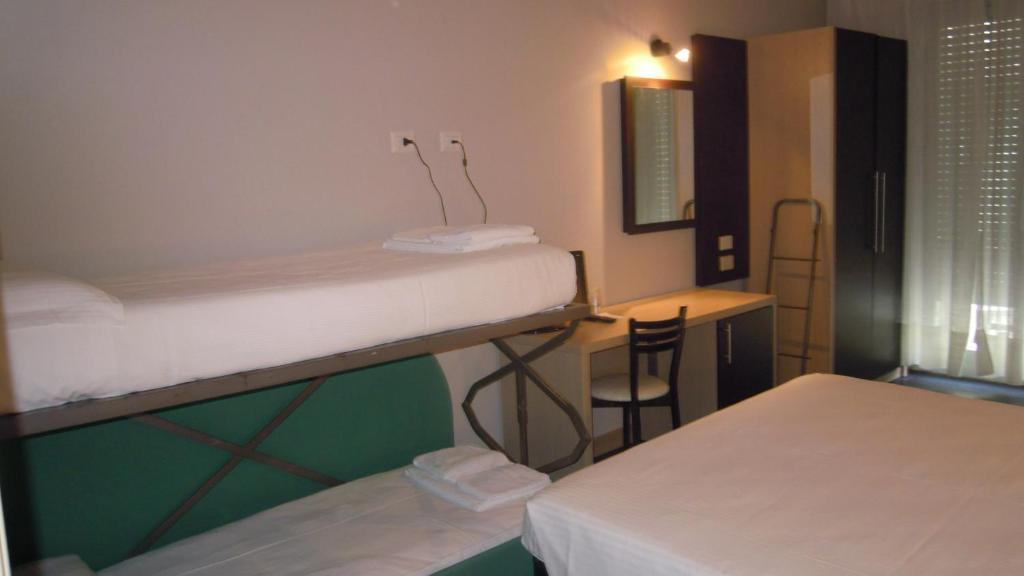 Hotel Aiglon Римини Стая снимка