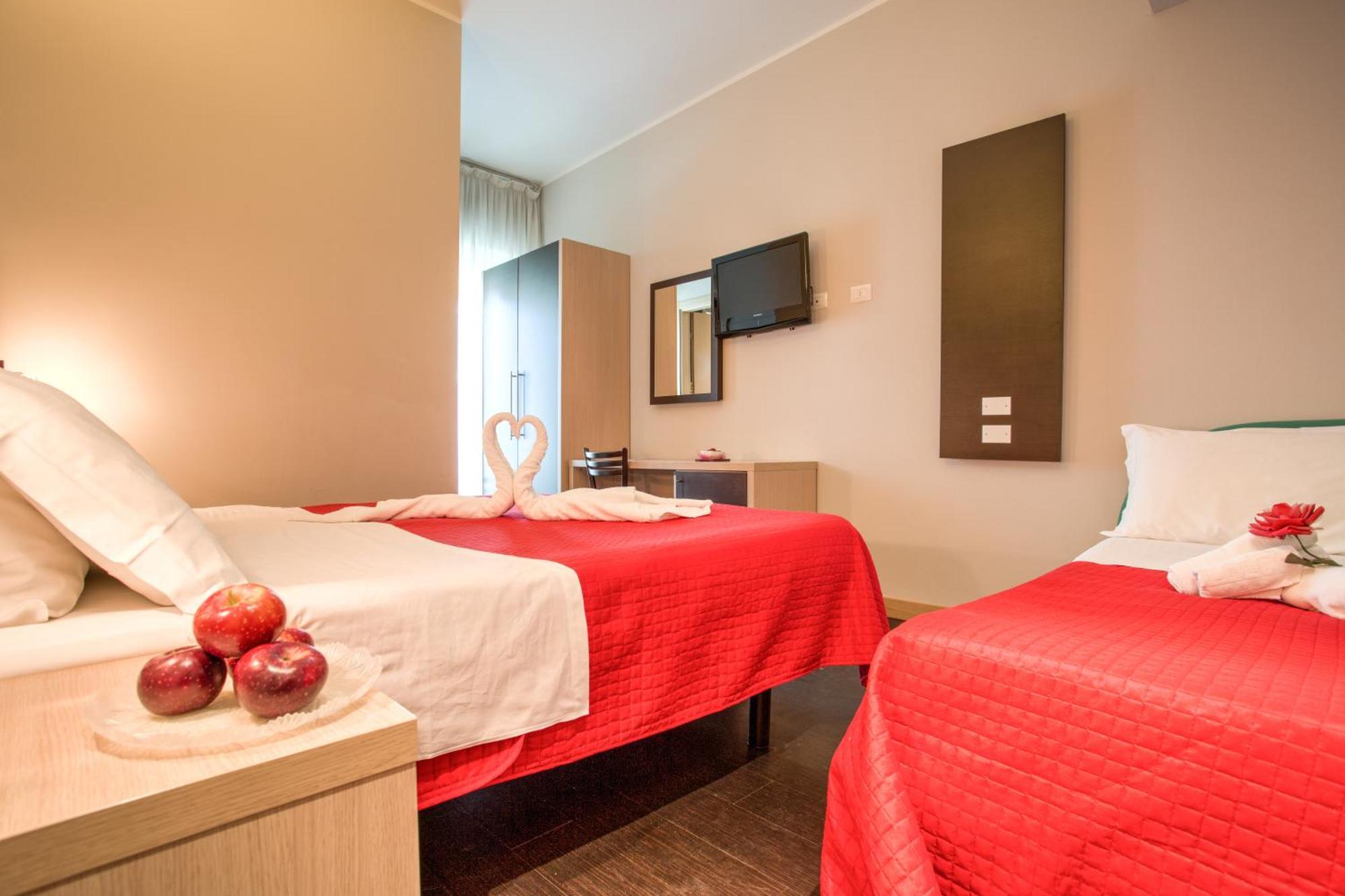 Hotel Aiglon Римини Екстериор снимка