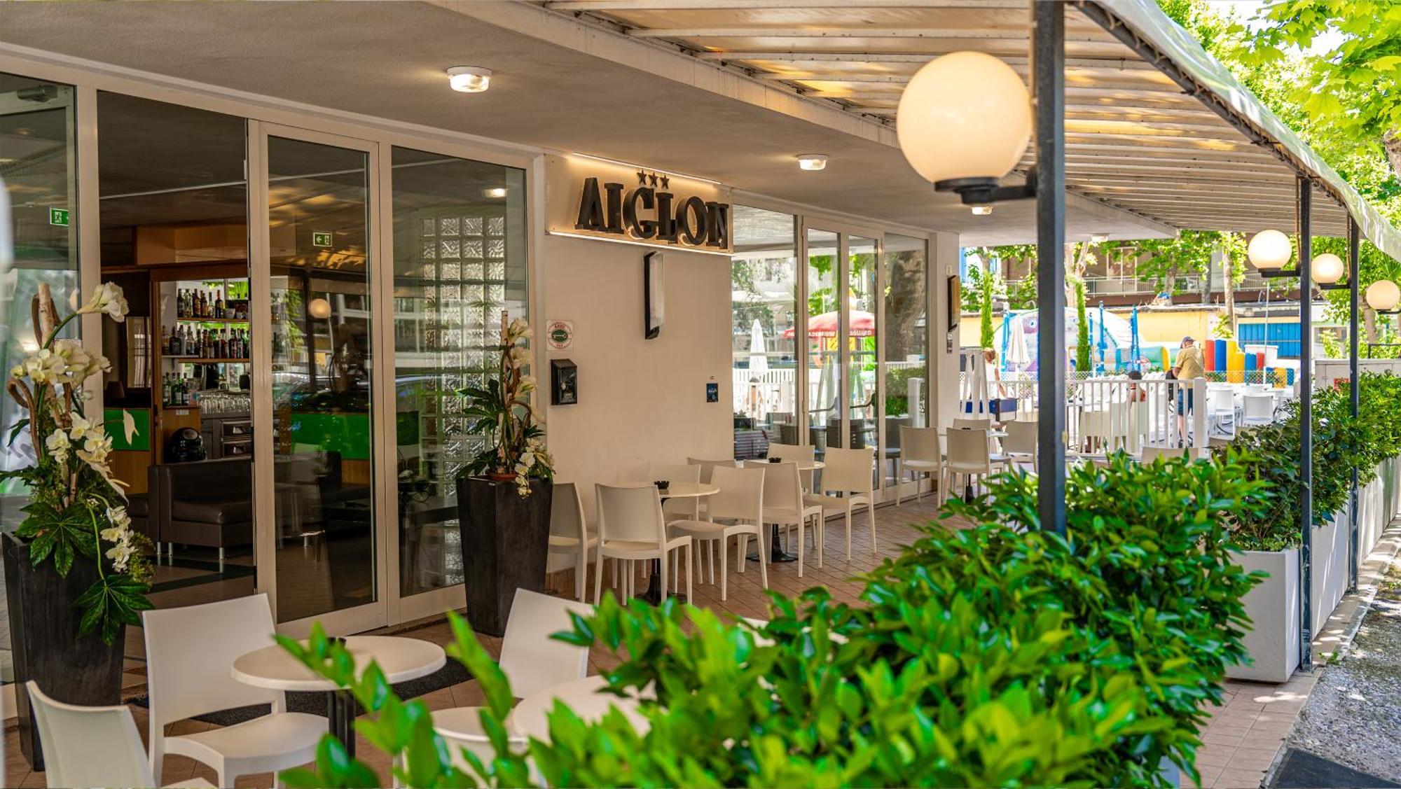 Hotel Aiglon Римини Екстериор снимка