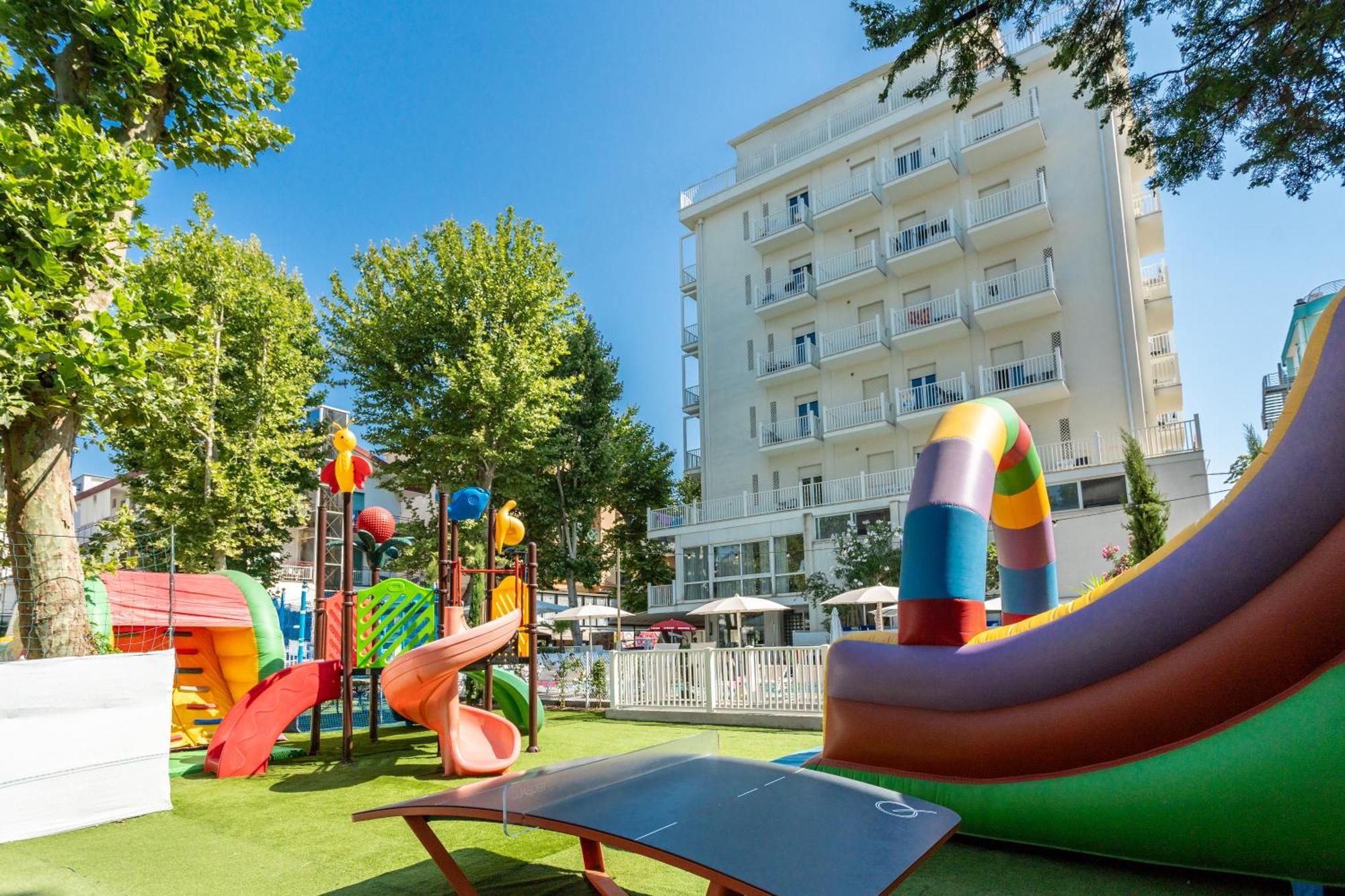 Hotel Aiglon Римини Екстериор снимка